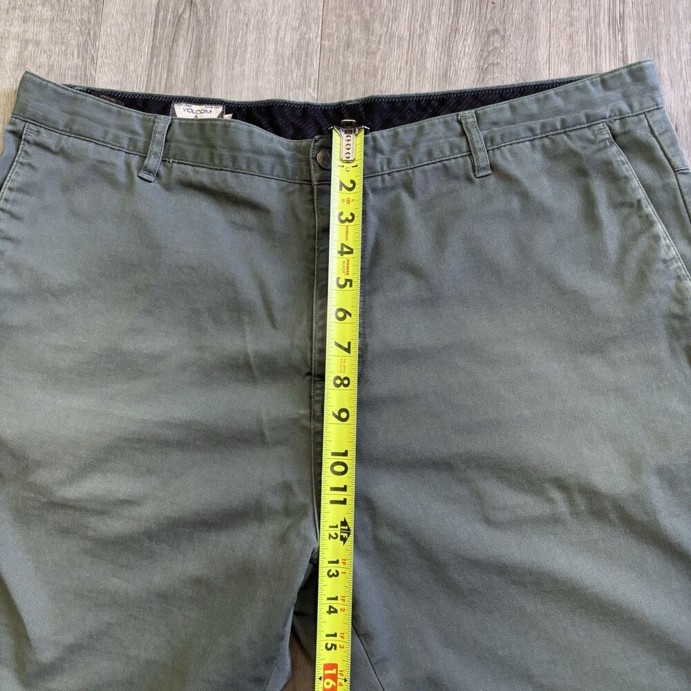 Volcom Green Shorts Men's Size 40 Corpo Class Outdoor Walking Casual Hiking - Picture 6 of 7